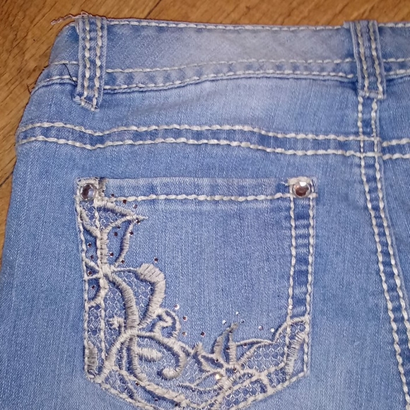 A Code Bleu Bermuda jean shorts - Picture 7 of 8